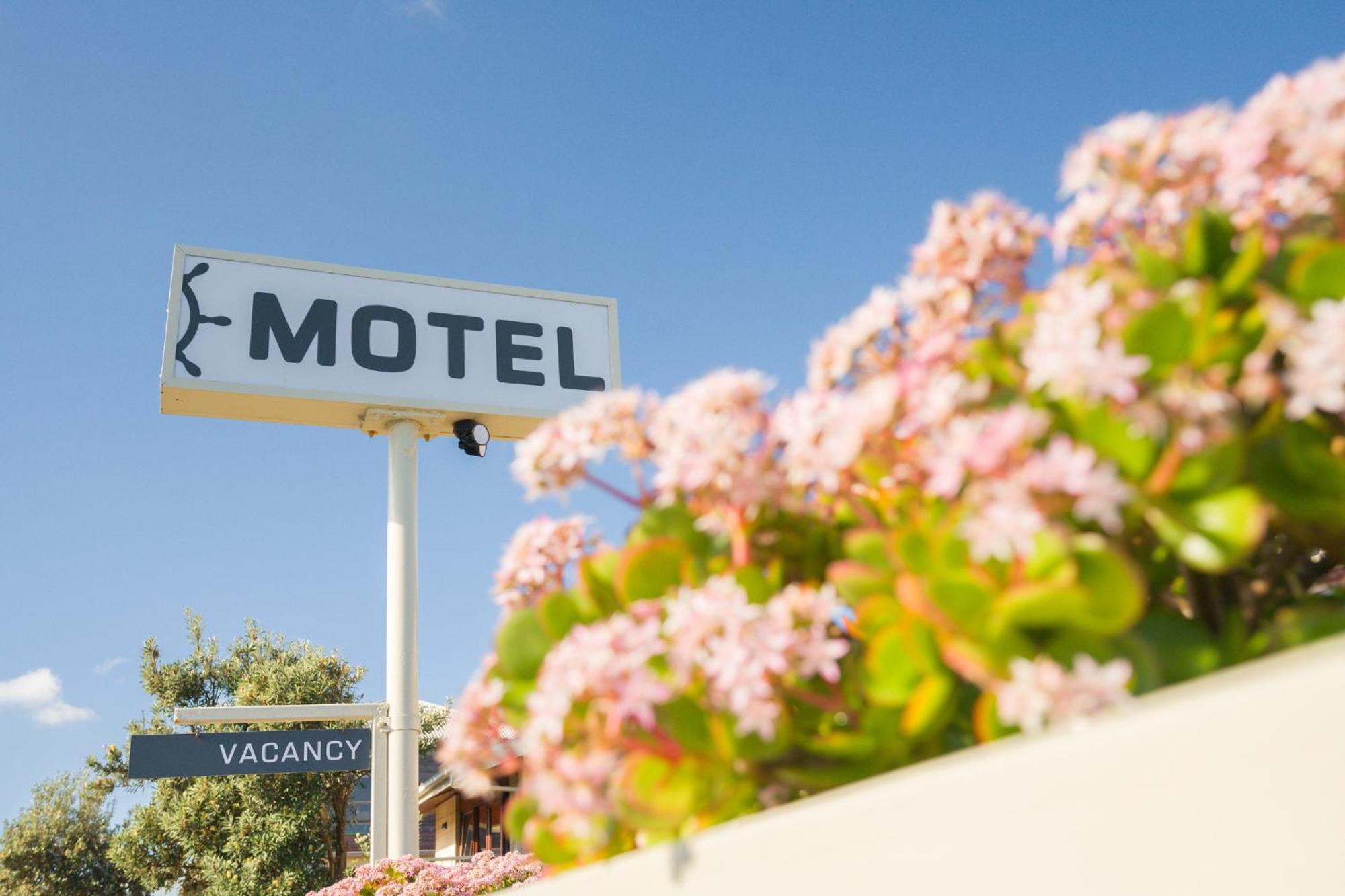 Loch Ard Motor Inn Port Campbell Exterior photo